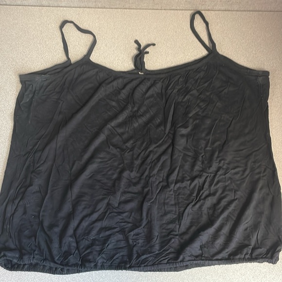 Black tank top - Picture 3 of 4